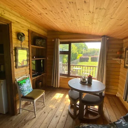 Vakantiehuis Lakeside - - Sleeps 4 *