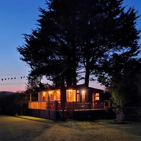 Vakantiehuis Lakeside - - Sleeps 4 *