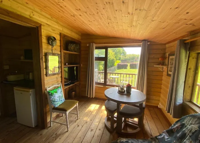 Feriehus Lakeside - - Sleeps 4 *