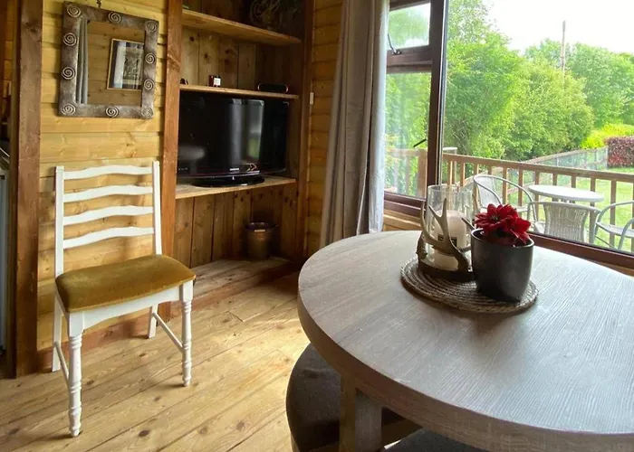 Lakeside - - Sleeps 4 *